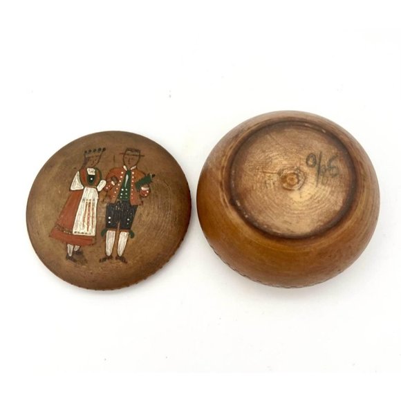Vintage Scandinavian Wooden Trinket Box Couple in Traditional Clothing Hand Pain - Picture 8 of 8